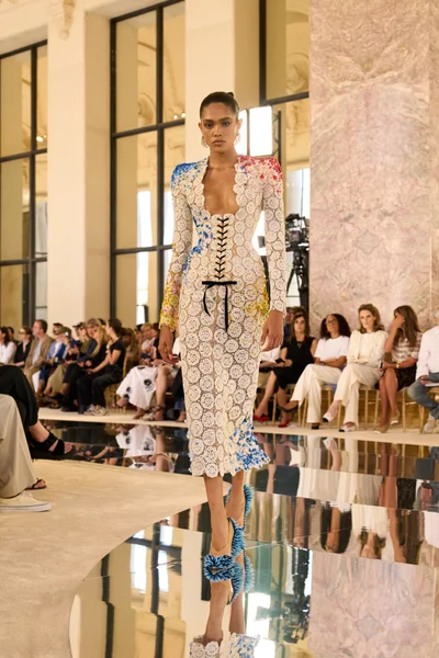 Look 25